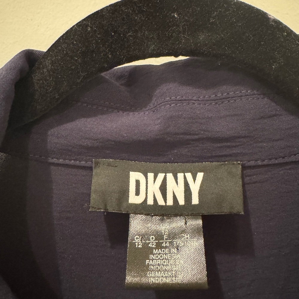 DKNY midnight blue dress with tie belt.
Size 12. (A small 12, like a 10). - Picture 3 of 9